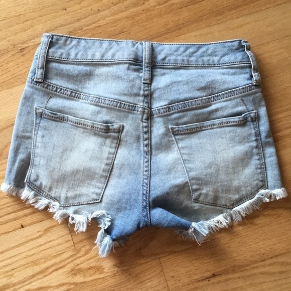 đť…şMOSSIMO High Rise Denim Embroidered Pockets Festival Raw Hem Jean Shorts 00/24 - Picture 3 of 7